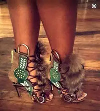 Load image into Gallery viewer, Vintage Furry Heeled Boots